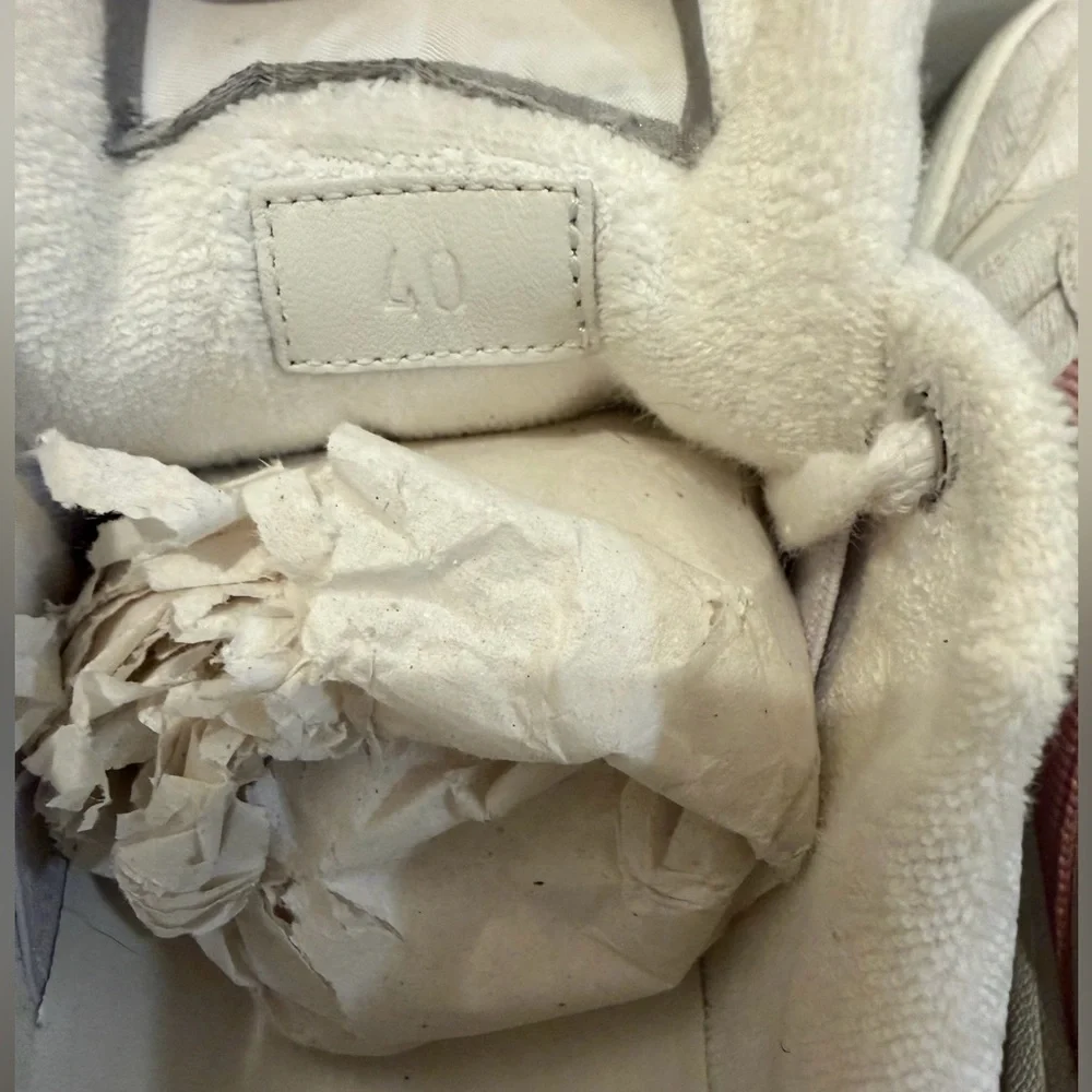 Gucci Sneakers - Picture 10 of 14